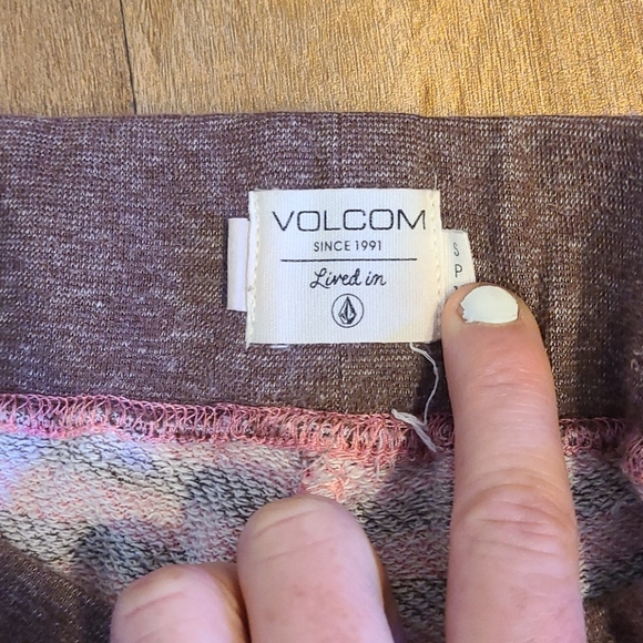 Volcom sweats & shorts bundle - Picture 6 of 9